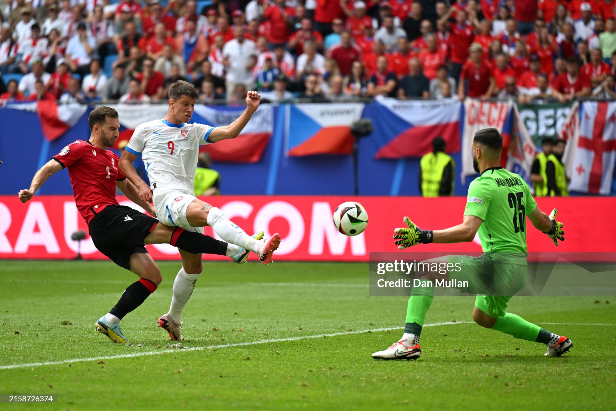 Giorgi Mamardashvili making a save during the UEFA Euro 2024 match between Georgia and the Czech Republic.